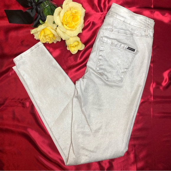 White House Black Market (WHBM) Low Rise Coated Skinny Ankle Jean Silver - Picture 4 of 9